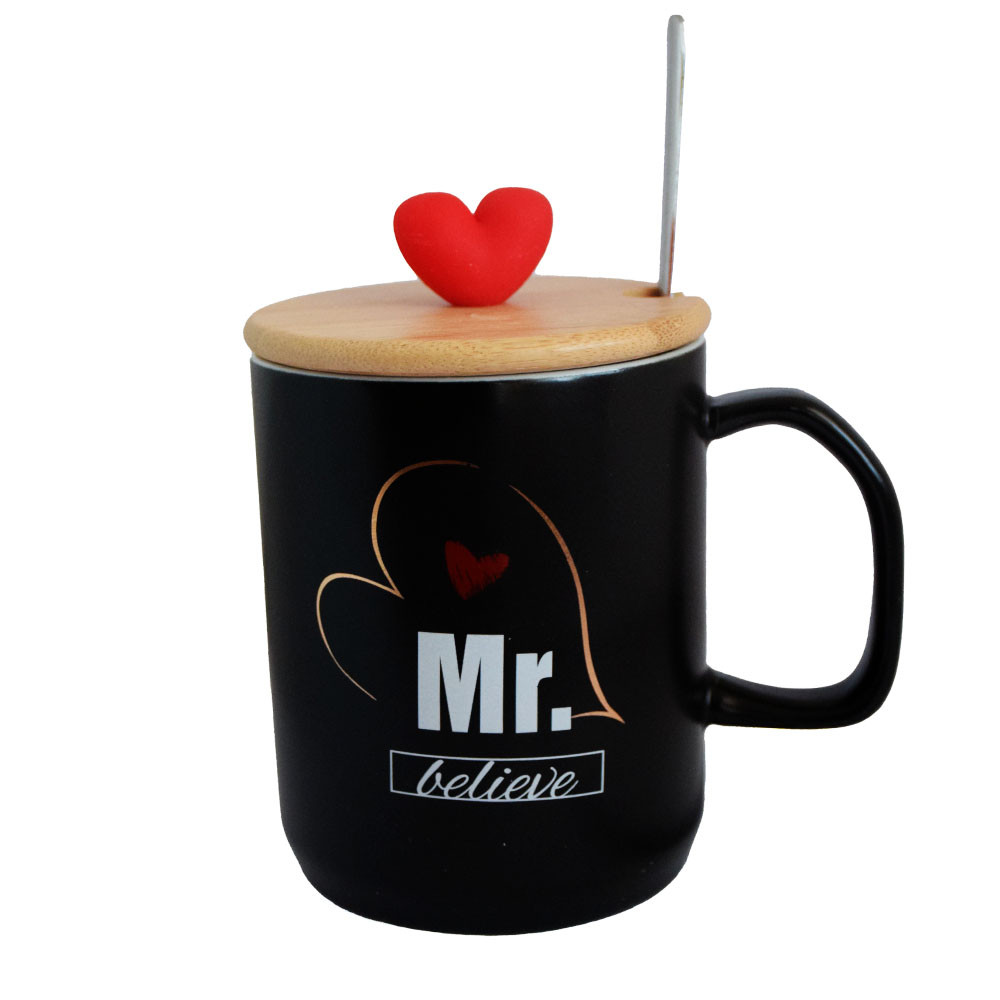 Cana ceramica cu capac din bambus Pufo Mr Believe, pentru cafea sau ceai, 340 ml, negru