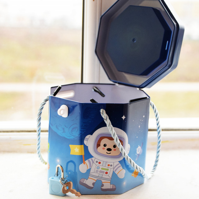 Pusculita metalica Pufo Little Astronaut cu lacat si cheita, 12 cm, albastru - 1 | YEO