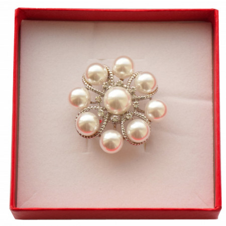 Brosa dama eleganta, model perle acrilice, White beads, argintiu