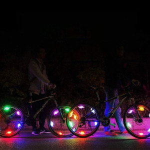 lumini la bicicleta