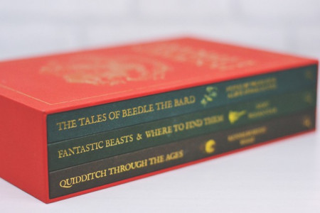 J. K. Rowling - Hogwarts Library (Quidditch Through the Ages, Fantastic Beasts & Where to Find Them, The Tales of Beedle the Bard) (3 vol., editie de lux in caseta speciala, hardcover, in limba engleza)