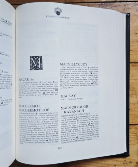 Maurice Roux (sous la direction generale de) - L`Ordre de la Noblesse. Familles d`Europe enregistrees in Ordine Nobilitatis (7 vol., editie hardcover, ”exemplaire de tete”) - Img 4
