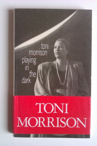 Toni Morrison - Playing in the dark / Jouer dans le noir (editie in limba franceza)
