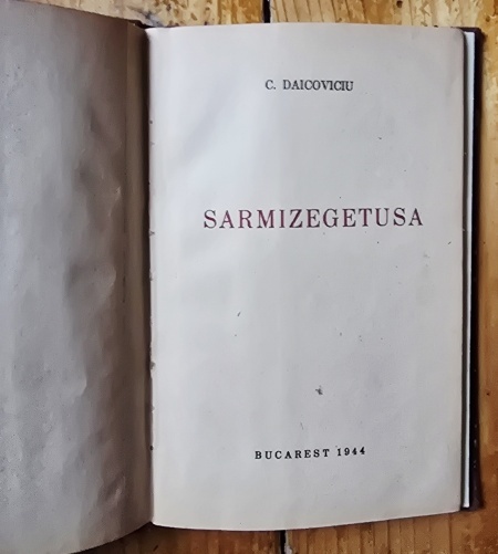 C. Daicoviciu - Sarmizegetusa (editie hardcover, frumos relegata, in limba franceza) - Img 2