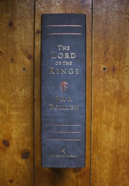 J.R.R. Tolkien - The Lord of The Rings (50th Anniversary Edition) (editie hardcover, bibliofila, in limba engleza, in caseta speciala) - Img 4