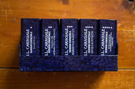 I. L. Caragiale - Scrieri esentiale (5 vol. in caseta speciala, format liliput, hardcover) - Img 2