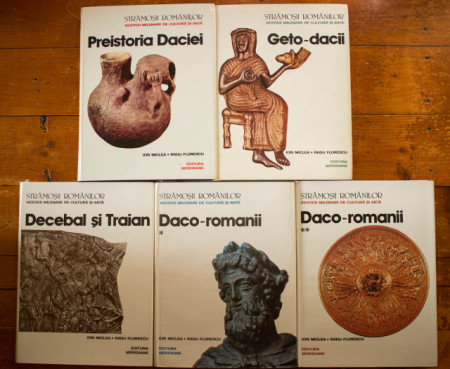 Ion Miclea, Radu Florescu - Stramosii romanilor. Vestigii milenare de cultura si arta (Preistoria Daciei. Geto-dacii. Decebal si Traian. Daco-romanii I-II) (5 vol., set complet, editie hardcover) - Img 2