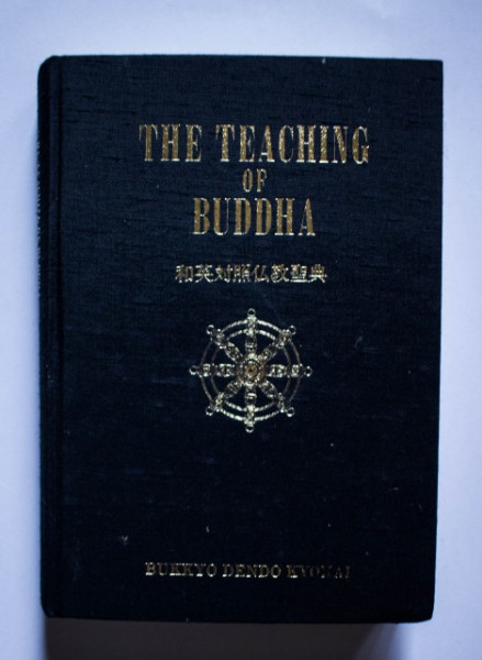 The teaching of Buddha (editie hardcover, bilingva, engleza-japoneza)