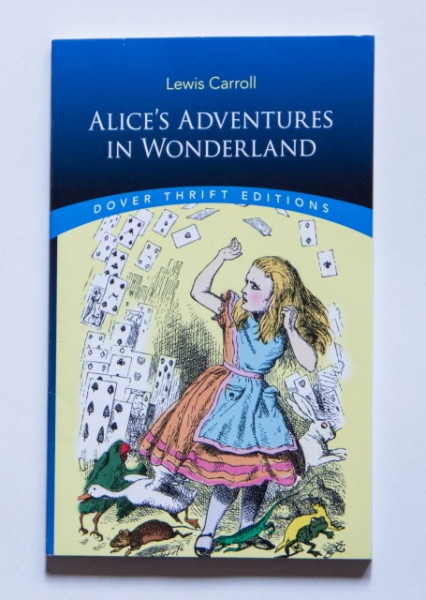 Lewis Carroll - Alice's adventures in Wonderland (editie in limba engleza)