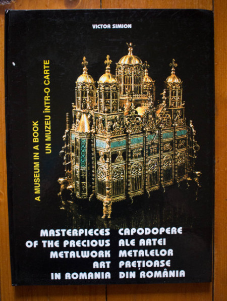Victor Simion - Masterpieces of the Precious Metalwork Art in Romania / Capodopere ale artei metalelor pretioase din Romania (editie hardcover, bilingva, romano-engleza)