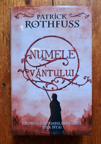 Patrick Rothfuss - Numele vantului (editie hardcover) - Img 2