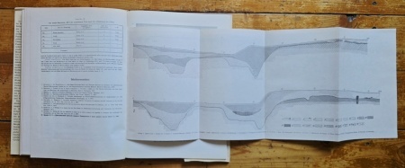 Kurt Horedt - Moresti. Grabungen in einer vor- und fruhgeschichtlichen Siedlung in Siebenburger (editie hardcover) - Img 4