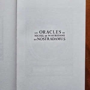 Nostradamus - Les Oracles de Michel de Nostredame dit Nostradamus (2 vol., editie hardcover, ”ne varietur”) - Img 4