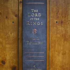 J.R.R. Tolkien - The Lord of The Rings (50th Anniversary Edition) (editie hardcover, bibliofila, in limba engleza, in caseta speciala) - Img 4
