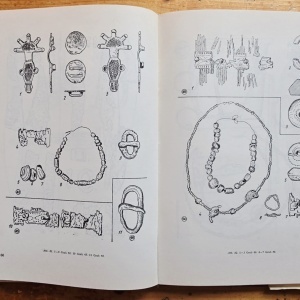 Kurt Horedt - Moresti. Grabungen in einer vor- und fruhgeschichtlichen Siedlung in Siebenburger (editie hardcover) - Img 6