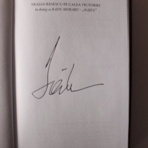 Traian Basescu in dialog cu Radu Moraru (Nasul) - Pe Calea Victoriei (editie hardcover, cu autograful lui Traian Basescu)