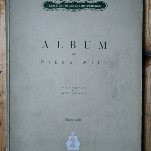 Album de piese mici. Piano solo
