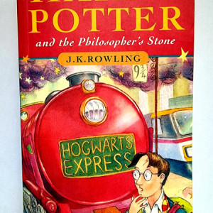J. K. Rowling - Harry Potter and the Philosopher`s Stone (editie in limba engleza)