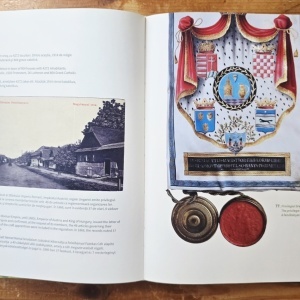 Mons Medius. Istoria ilustrata a orasului Baia Sprie / The Illustrated History of Baia Sprie / Felsobanya illusztralt tortenete (editie trilingva, hardcover) - Img 3