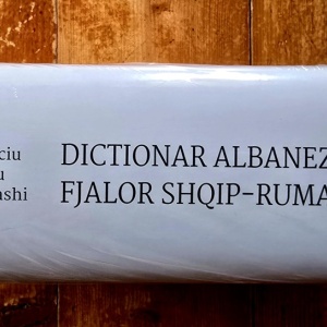 Renata Topciu, Luan Topciu, Ana Melonashi - Dictionar albanez-roman / Fjalor Shqip-Rumanisht (editie hardcover)