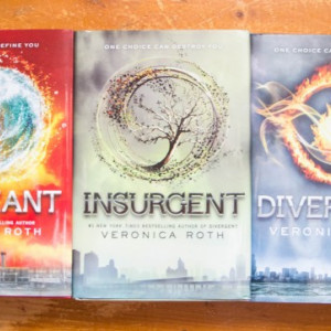 Veronica Roth - The Divergent Series (Divergent. Insurgent. Allegiant) (3 vol., editie hardcover) - Img 2