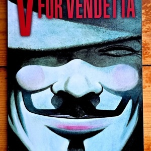 Alan Moore, David Lloyd - V for Vendetta