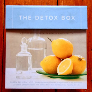 Mark Hyman, M.D. - The Detox Box. A Program for Greater Health and Vitality (editie harcover, in cutie speciala)