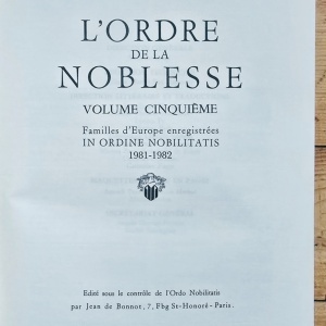 Maurice Roux (sous la direction generale de) - L`Ordre de la Noblesse. Familles d`Europe enregistrees in Ordine Nobilitatis (7 vol., editie hardcover, ”exemplaire de tete”) - Img 10
