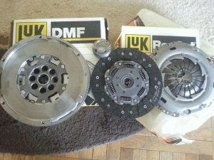 KIT AMBREIAJ si VOLANTA MASA DUBLA LUK VW LT 2.5 TDI cu cod motor ANJ - AVR - AHD - AGX - APA pana la nr. motor 052610 - Img 2
