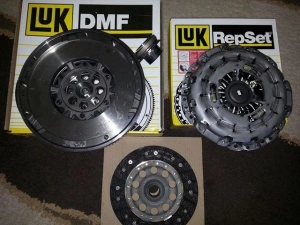 KIT AMBREIAJ cu VOLANTA MASA DUBLA LUK BMW E87 118D 122CP cu cod motor M47 - Img 2