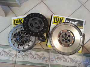 KIT AMBREIAJ si VOLANTA MASA DUBLA LUK VW PASSAT 1.9 TDI 130CP cod motor AVF - AWX cutie manuala 6 TREPTE - Img 2