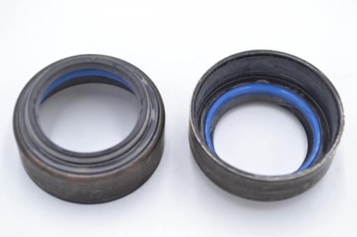 Simering HNBR CHO 27.7*39.6*13.5/17.2, CM TAAEg, I19, 27,7X39,6X13,5/17,2, 0211799HNBR,