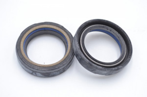 Simering HNBR CHO 27.7x39x8.5, TIu, I17