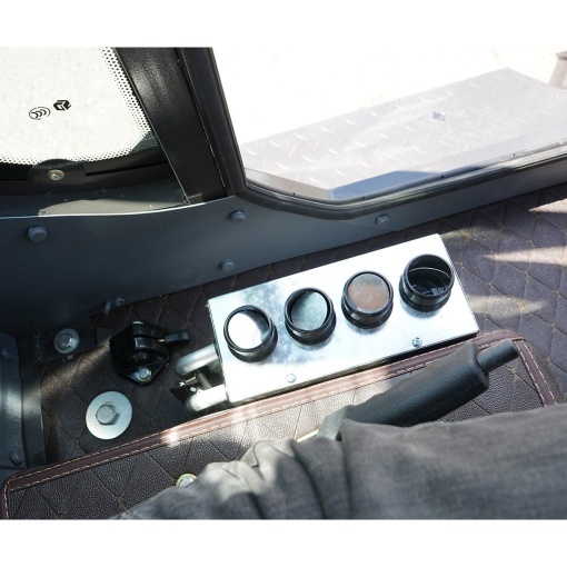 Incarcator frontal articulat WOLA 1T, 4x4, motor diesel 57CP, cupa cu gheara 0.8 m³ THOR - Img 16
