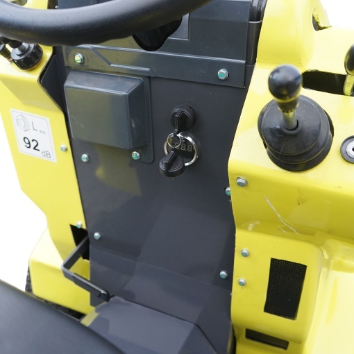 Mini incarcator frontal 500kg, motor benzina 23CP, capacitate ridicare 220kg, latime cupa 1110mm THOR - Img 8