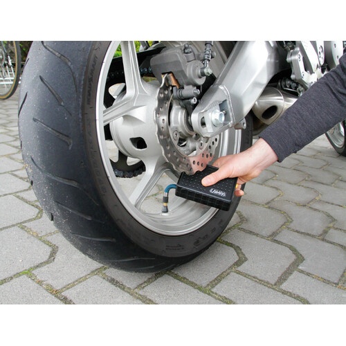 Compresor aer Mini pentru motocicleta si bicicleta, cu baterii 8xLR6 AA - Img 4