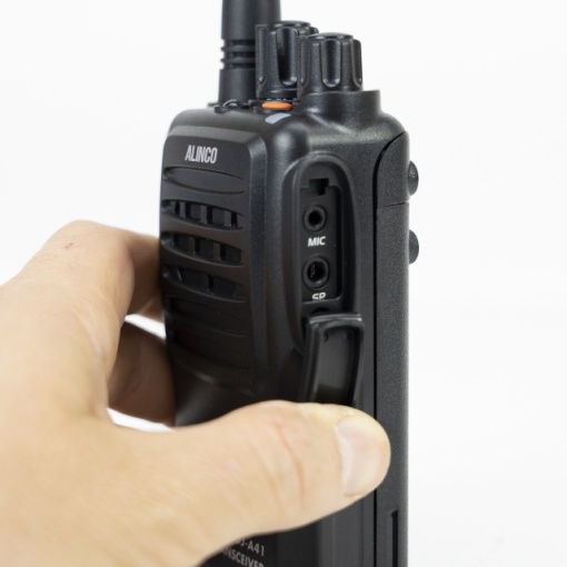 Statie radio UHF portabila PNI Alinco DJ-A-41-E, 128CH, 400-470 MHz, 1500 mAh, Scrambler, TOT, VOX, CTCSS-DCS - Img 2