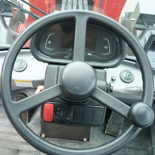 Incarcator frontal telescopic WOLA 36KW, 4WD, Euro 3, cabina cu incalzire WOLF - Img 8