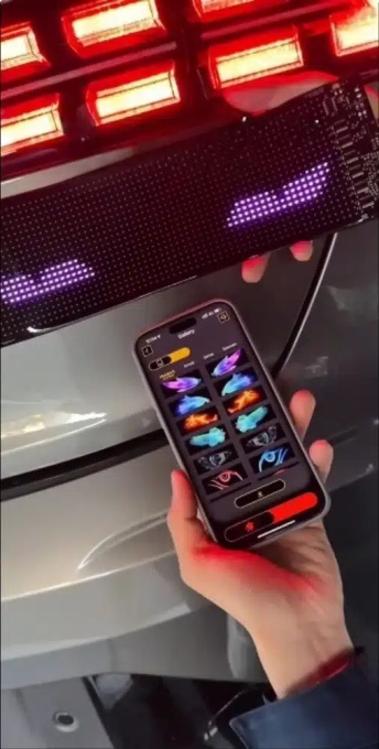 Ochi Display LED Animat Auto, Control prin Aplicație LOY SPACE (iOS &amp; Android), Lipire pe Geam, Ochi, Text și Poze Personalizate și Altele - Img 4
