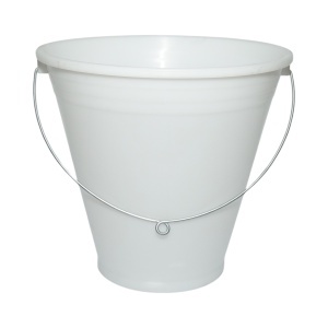 Galeata plastic hranire animale 12L alba cu maner metalic