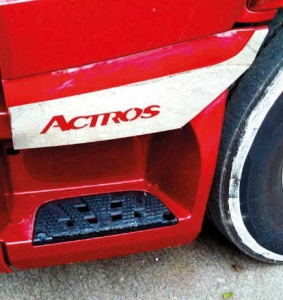 Set ornamente cromate treapta superioara MERCEDES ACTROS 1845 / MP4 MP5