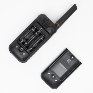 Kit 6 statii radio portabile PNI PMR R80 PRO 0.5W, 16 canale, Waterproof IP67, cu lanterna LED, buton SOS, VOX, USB-C - Img 5