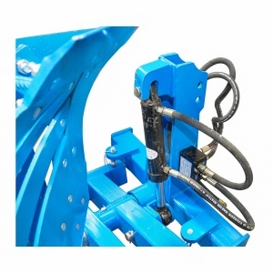 Plug agricol cu 2 trupite si cormane crestate reversibil hidraulic Konig Traktoren - Img 7