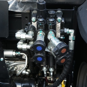 Tractor cu cabina 75HP 4x4 inmatriculabil, aer conditionat, motor Hyundai turbo DM02 LOVOL M754 - Img 14
