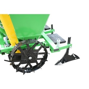 Masina de plantat cartofi pe 2 randuri cu fertilizare, buncar 180kg model Polonia - Img 10