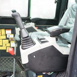 Mini excavator 2T cu cabina, motor diesel 25CP (18.4KW), adancime sapare 2120mm, capacitate ridicare 350Kg, 2 cupe incluse 400/770mm THOR - Img 8