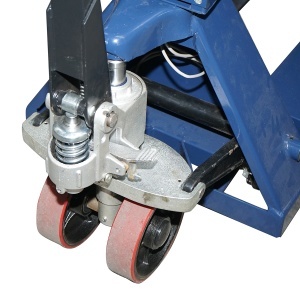 Transpalet manual 3T cu cantar electronic, baterie 6V/4Ah si roti silicon - Img 4
