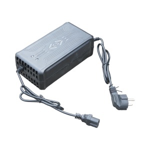 Mini incarcator frontal electric cu 3 roti, 2 motoare 1800W/1300W, baterie 48V/52Ah, capacitate ridicare 200kg, cupa 900x450x370mm - Img 18
