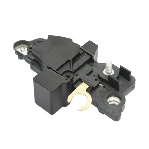 Regulator voltaj alternator 12V John Deere cod OEM RE553702 - Img 1