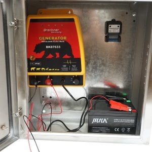 Aparat generator impulsuri 12 Joule, DC12V/220V cu panou solar 30W si baterie 12V 12Ah cutie din inox pentru gard electric Breckner Germany - Img 2